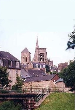 La basilique de Guingamp et le clocher (la 'Tour Plate' de la ballade)