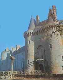Le chteau de Montour qui appartint  Du Guesclin de 1374 et 1380