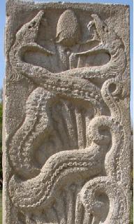 'Serpent des druides' au monument d'Etampes, 1925