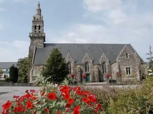 L'Eglise Saint Thlo  Landeleau, 20 km ouest de Carhaix, abrite une statue de Franois du Chtel, Marquis de Mesle